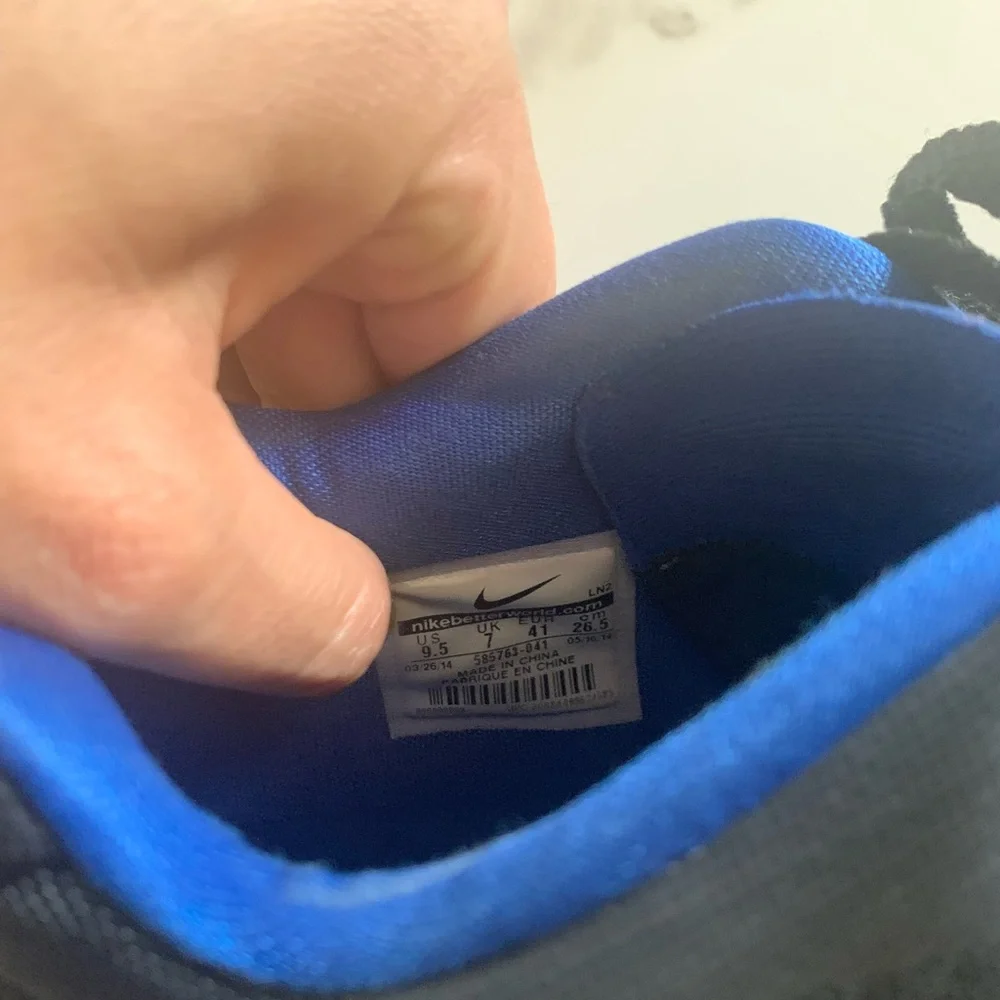 Nike Volleyball or Basketball Court Shoes - Picture 3 of 5